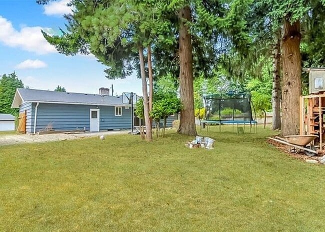 Building Photo - Beautiful 3 Bedroom Home on Spacious Lot in Federal Way