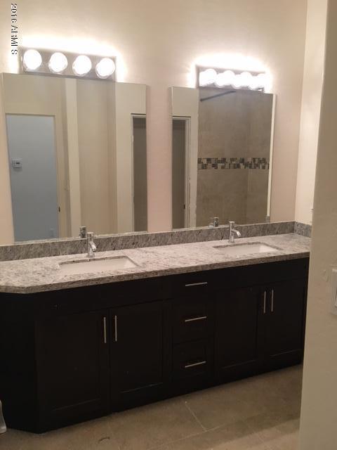 Building Photo - 1502 E Dunlap Ave