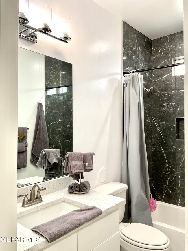 Building Photo - 8919 Eclipse St