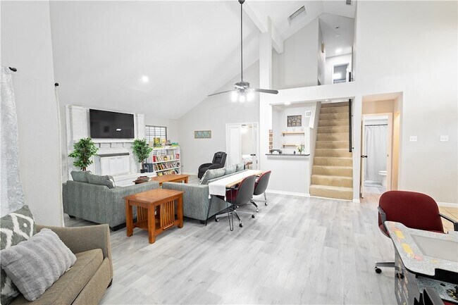 Building Photo - 426 Rossiter St