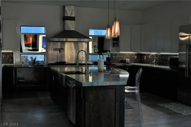 Building Photo - 674 Falcon Cliff Ct