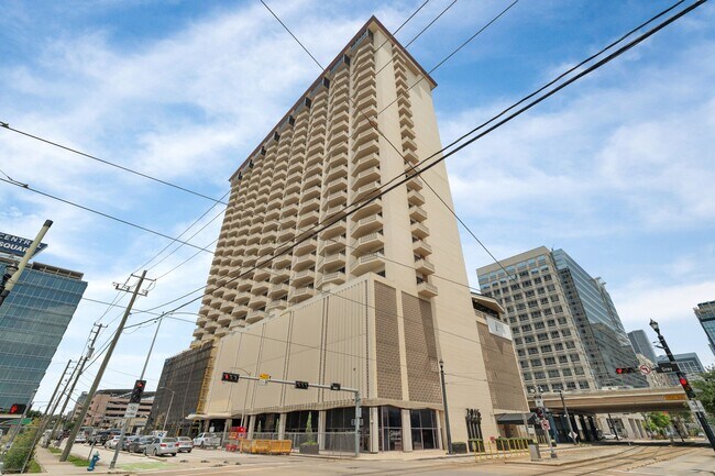 Building Photo - 2016 Main St