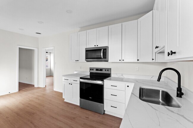 Building Photo - Trek Rentals