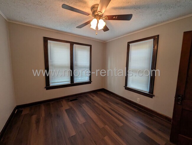 Building Photo - 392 Collingwood Ave