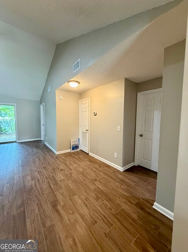 Building Photo - 438 Admiral's Walk Dr
