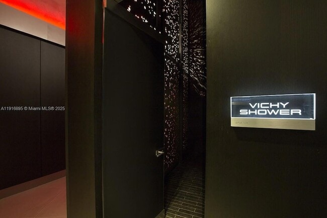 Building Photo - 18555 Collins Ave