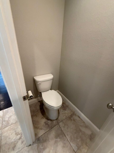 Building Photo - Gorgeous 3 Bedroom 3 Bathroom Plus Loft Area Home