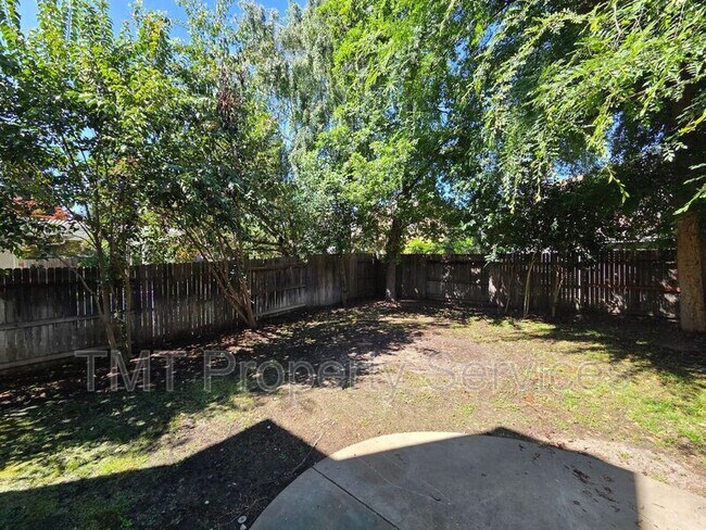 Building Photo - 1717 Providence Way