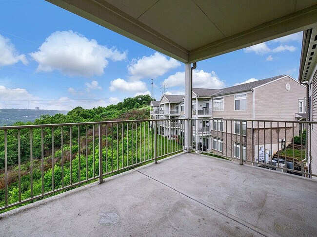 Building Photo - 285 Skyview Ct