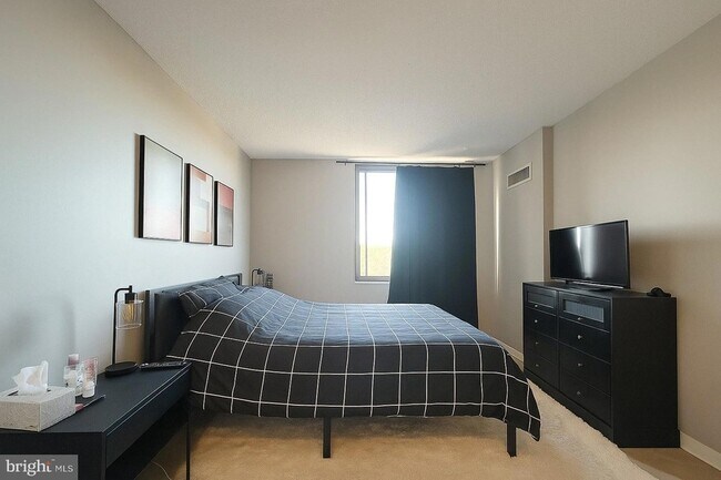 Building Photo - 5500 Holmes Run Pkwy