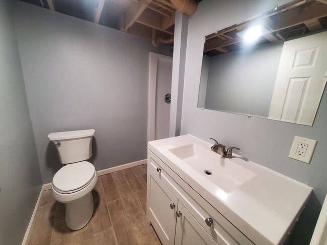 Building Photo - 2 Bedroom Single Family Ranch