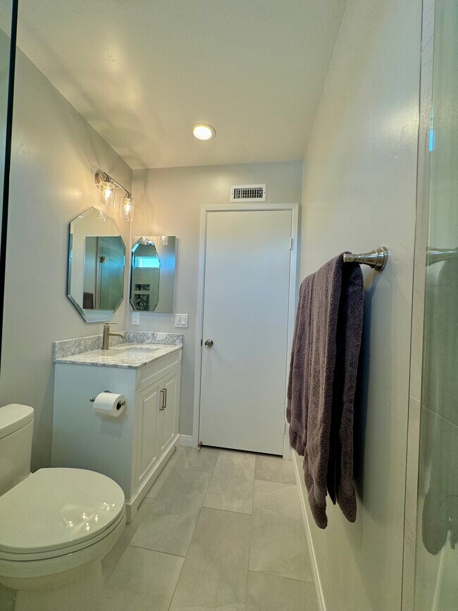 Building Photo - 10692 Braverman Dr