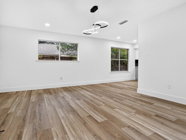 Building Photo - 1109 Wood Creek Cir