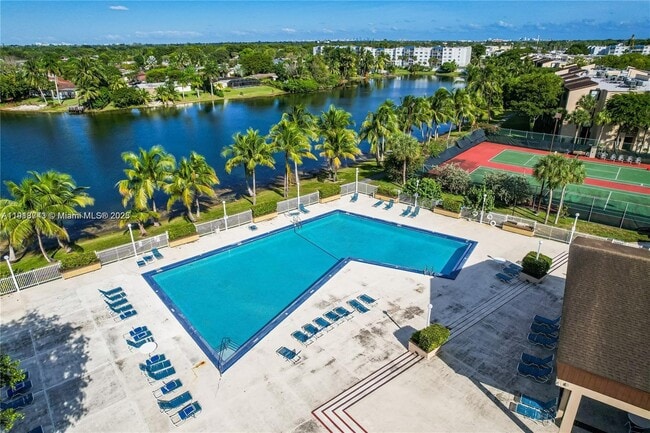 Building Photo - 14415 N Kendall Dr