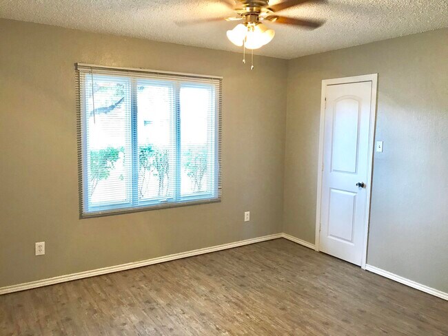 Building Photo - 8606 Geneva Ave