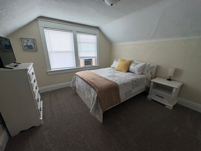 Building Photo - 601 Rumely St