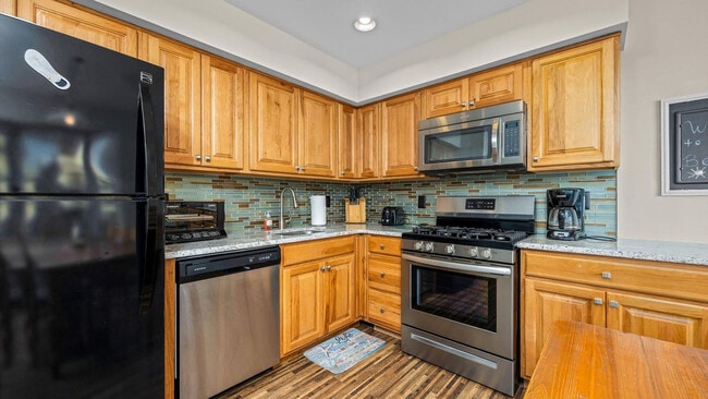 Building Photo - 814 Brighton Pl