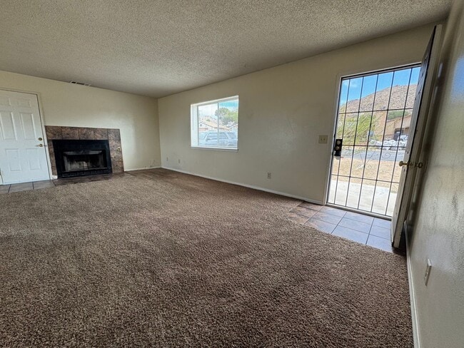 Building Photo - JUST REDUCED! Apple Valley Home in Sycamor...