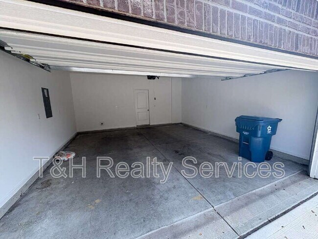 Building Photo - 5657 Brownstone Dr