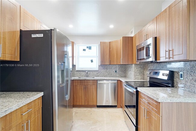 Building Photo - 5101 Collins Ave