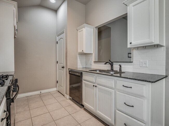 Building Photo - 2741 Lerkim Ln