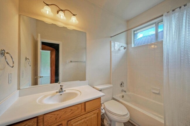 Building Photo - 3912 Coopers Hawk Cove