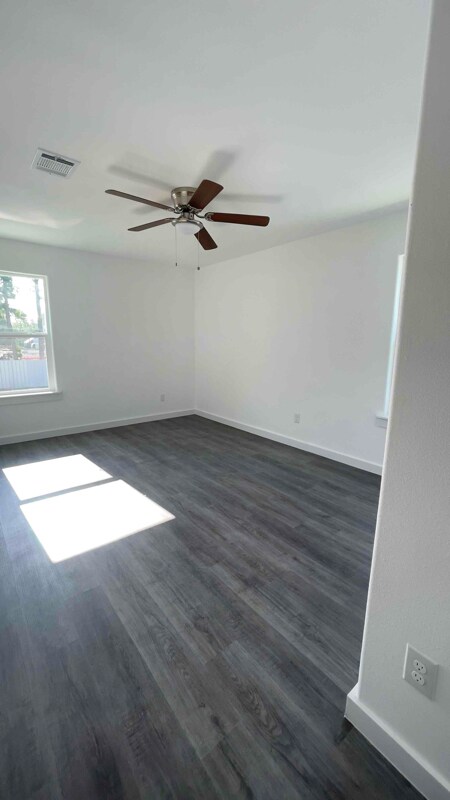 Building Photo - 7804 Crestview Dr