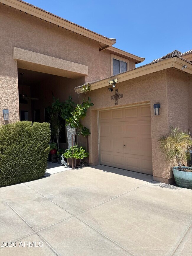 Building Photo - 3928 W Range Mule Dr