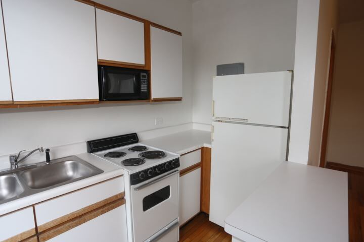 Building Photo - 640 W Barry Ave