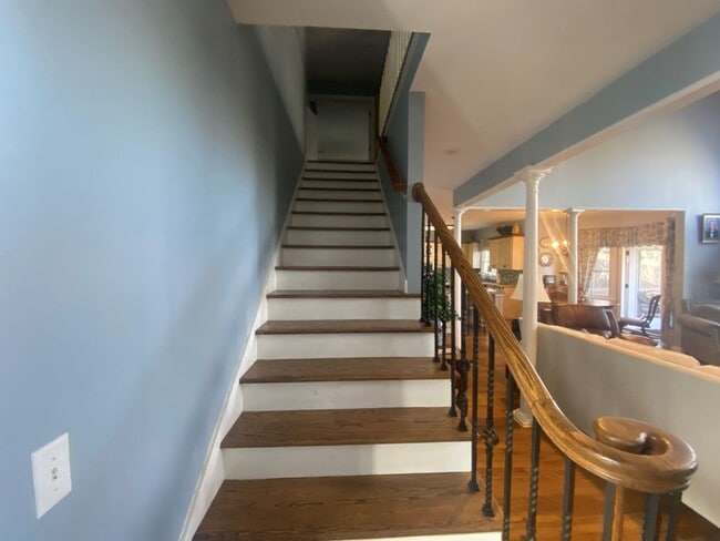 Building Photo - Suite A Main Level