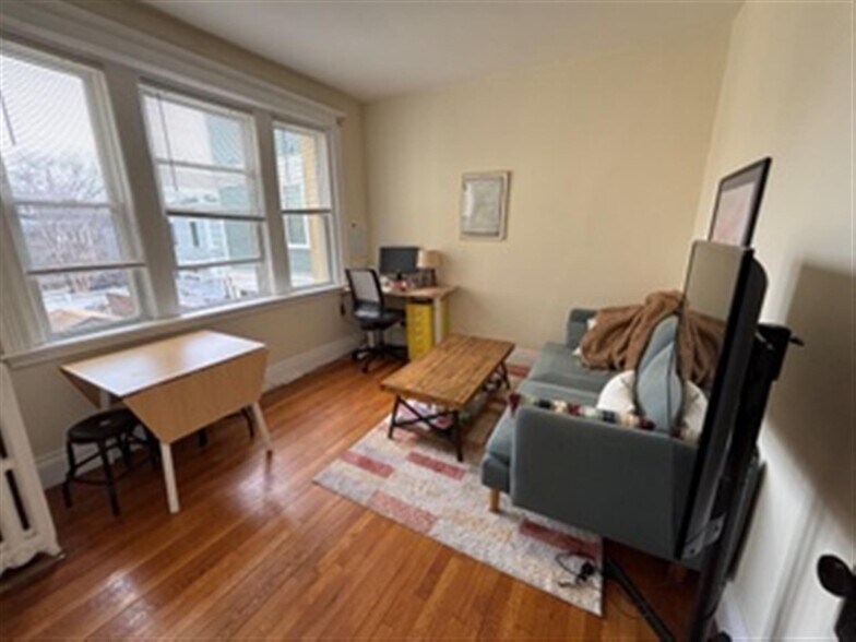 Building Photo - 72 Kirkland St