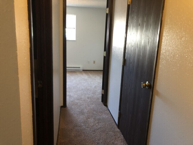 Building Photo - Charming 2-Bedroom Apartment in the Heart ...