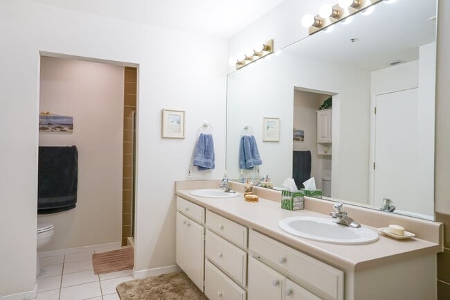 Building Photo - Coeur d'Alene North Condo - Furnished 2 be...