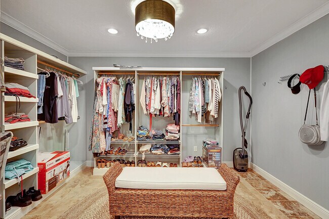 Building Photo - 3271 SE Court Dr