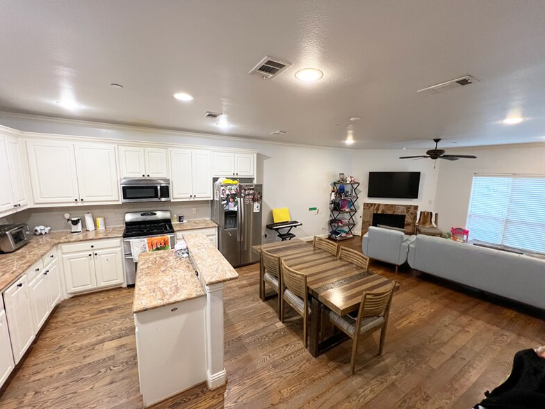 Building Photo - 3421 Normandy Ave