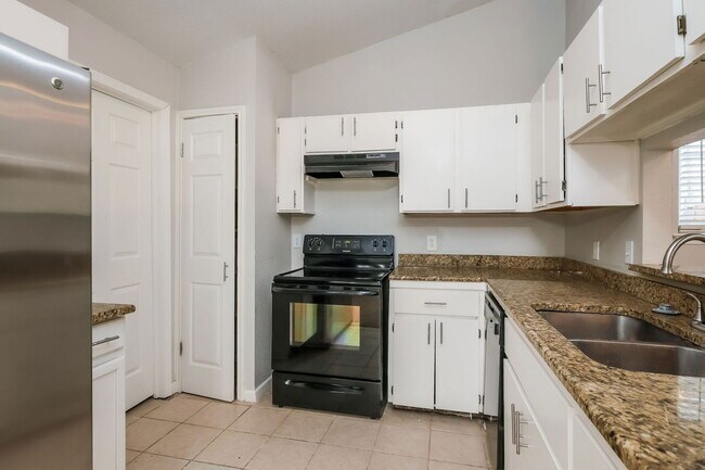 Building Photo - 2730 Bear Springs Dr