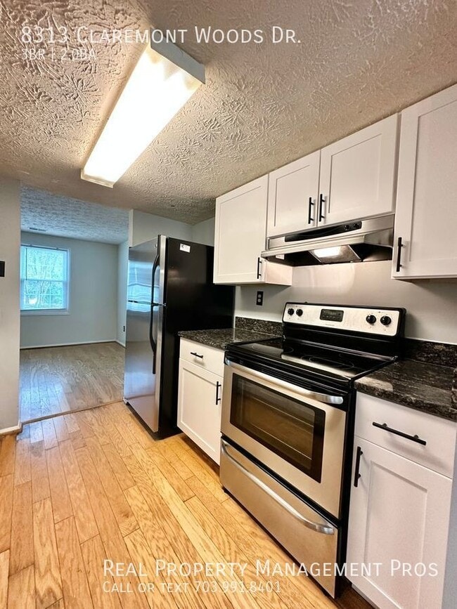 Building Photo - 8313 Claremont Woods Dr
