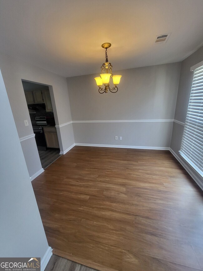 Building Photo - 7700 Lakeshore Ct