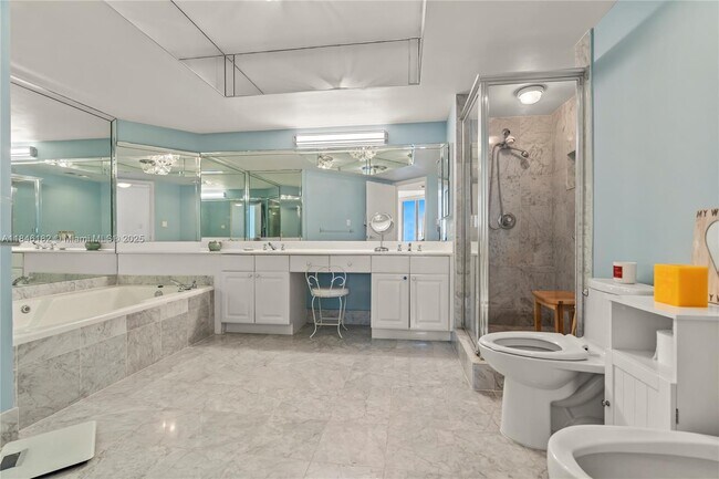 Building Photo - 3598 Yacht Club Dr