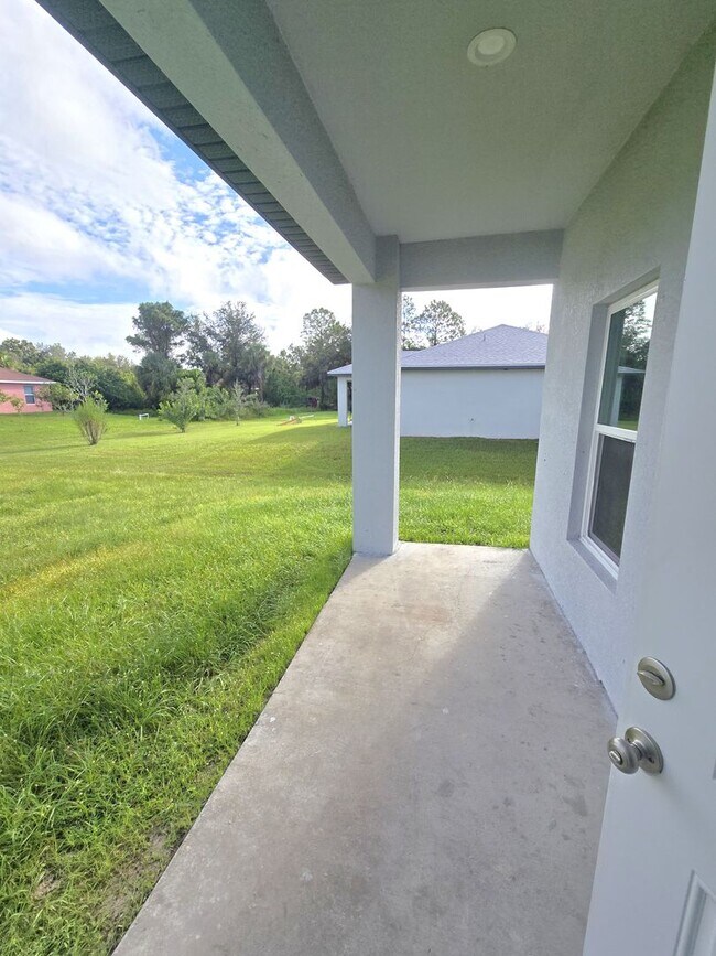 Building Photo - Great location in Lehigh Acres-Three Bedroom 2 bath/ Large Back yard!