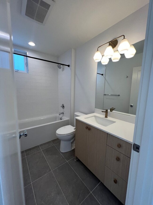 Building Photo - Beautiful Blackwood Home Ballard!