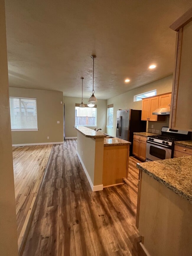 Building Photo - 4-Bedroom 2 1/2 Bathroom Home