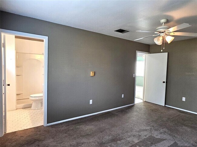 Building Photo - 2657 Roxbury Cir