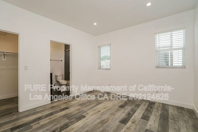 Building Photo - 1340 N Kenmore Ave