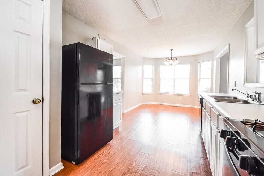 Building Photo - 203 Hickory Ln