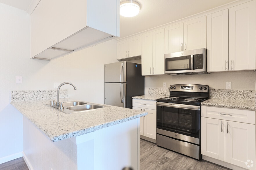 1BR, 1BA - 690 SF - Sierra Ridge