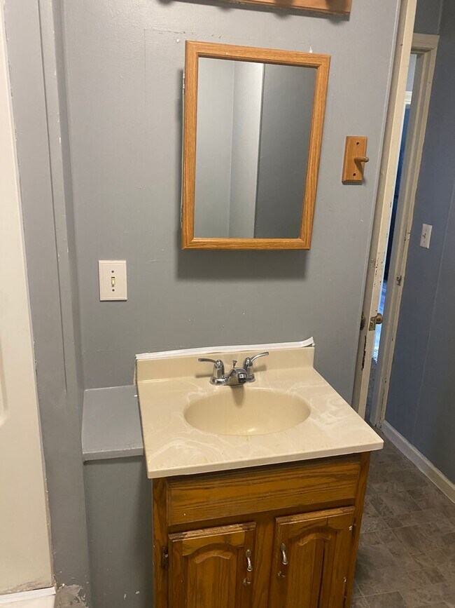 Building Photo - 103 N 10th St