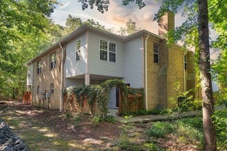 Building Photo - Beautiful 3 BR in Chapel Hill - Two Weeks Free Rent!