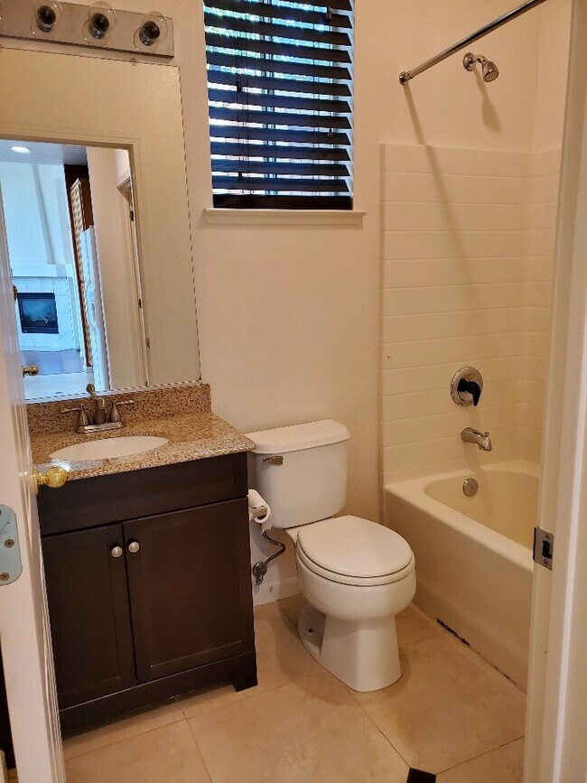 Building Photo - Charming Home For Rent in Folsom