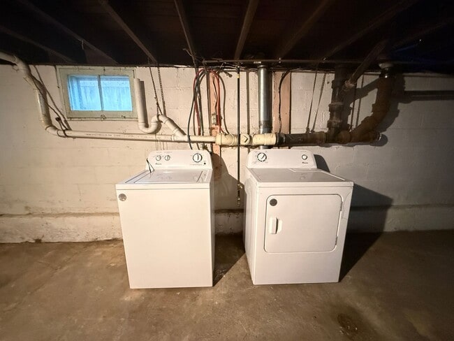 Building Photo - Recently Remodeled 2-Bedroom Single-Family Home with Garage Access